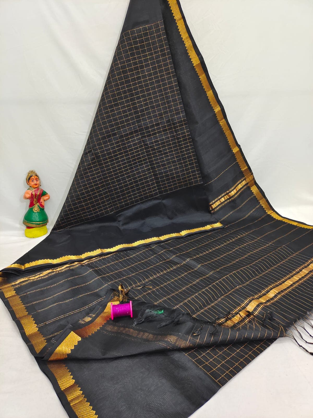 Mangalagiri Handloom Middle Check sarees
